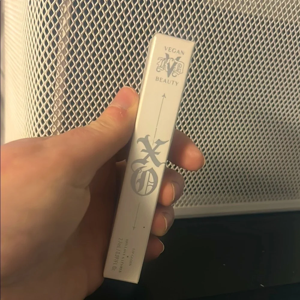 KVD Lip Gloss in Shade “Azela 70”